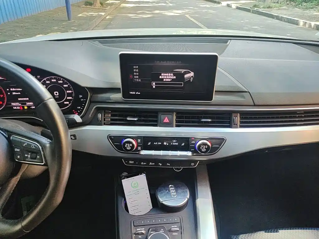 Фото 13 - Audi A4L