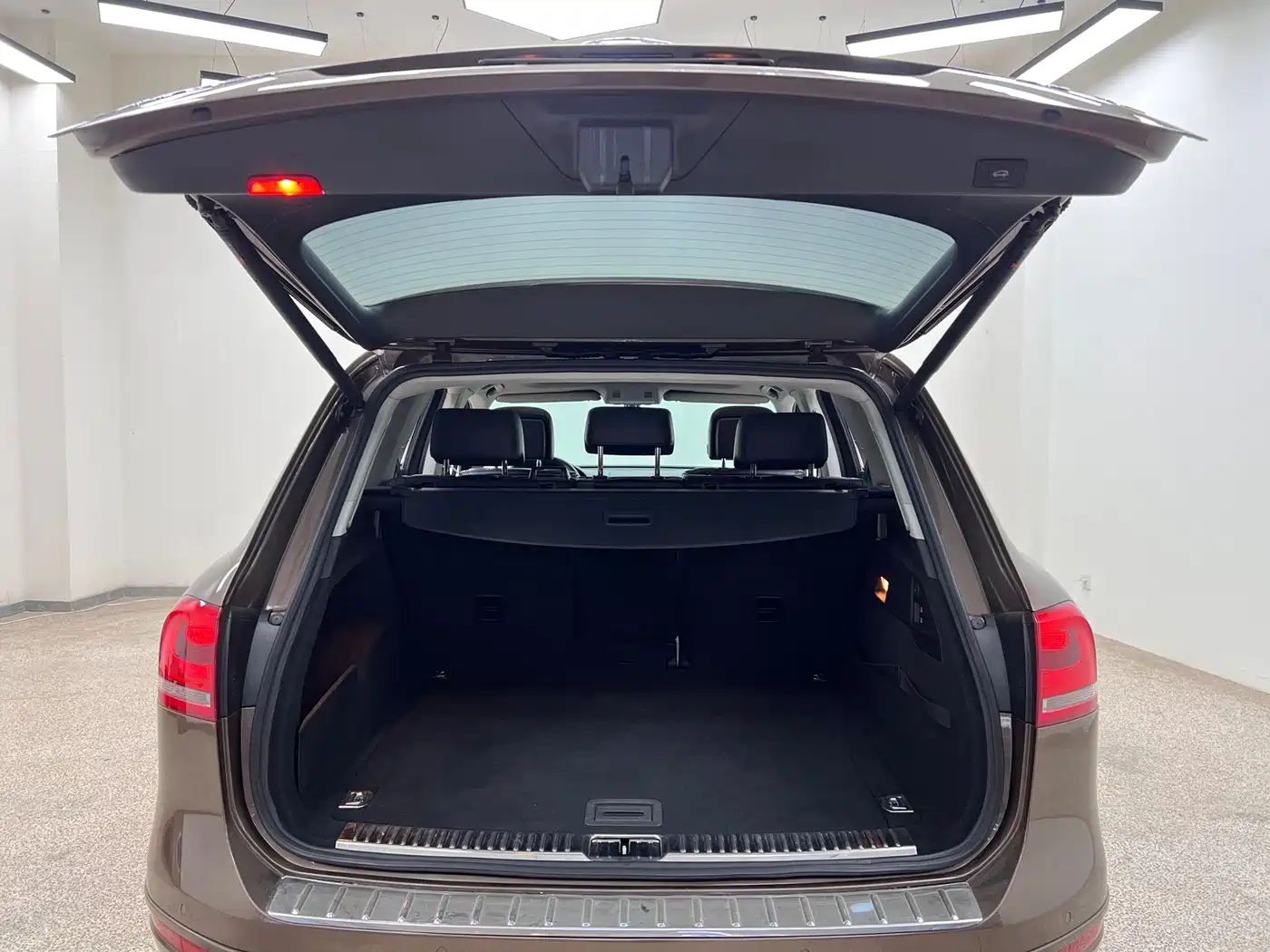 Volkswagen Touareg 2013 2011 3.0TSI Standard