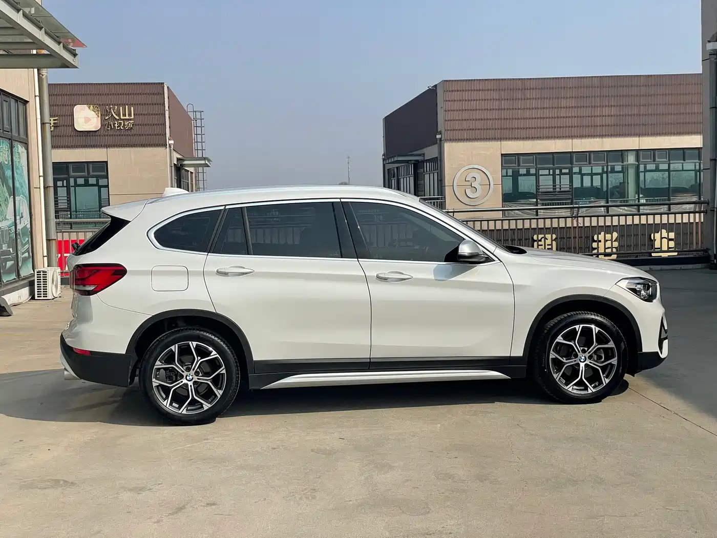 BMW X1 2022 sDrive20Li Fashion фото 4