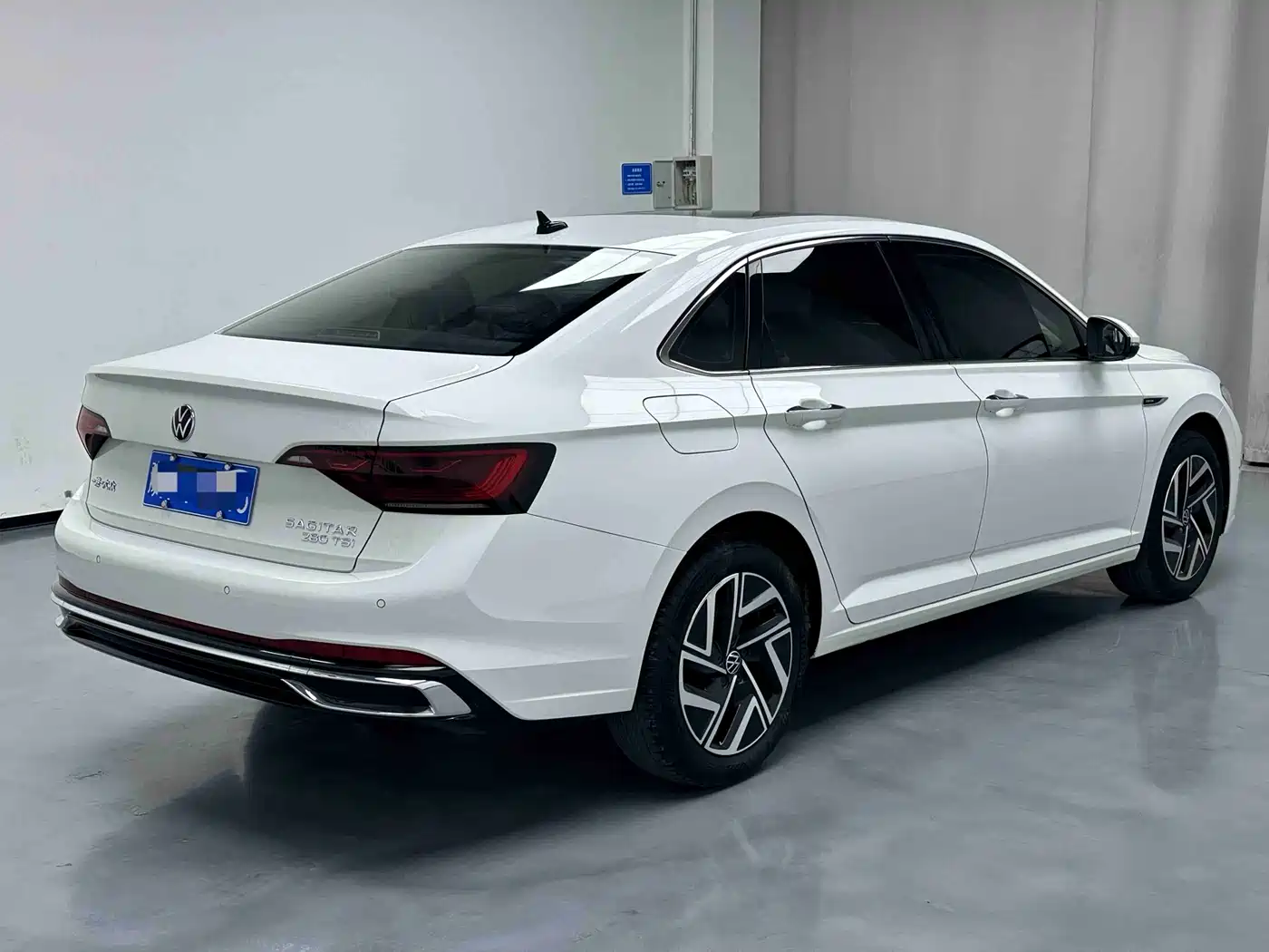 Volkswagen Sagitar 2023 Model Year 280TSI DSG Surpass Edition фото 13