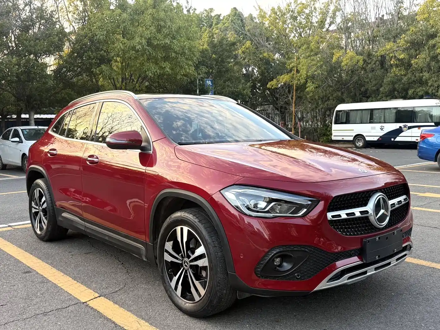 MERCEDES-BENZ GLA