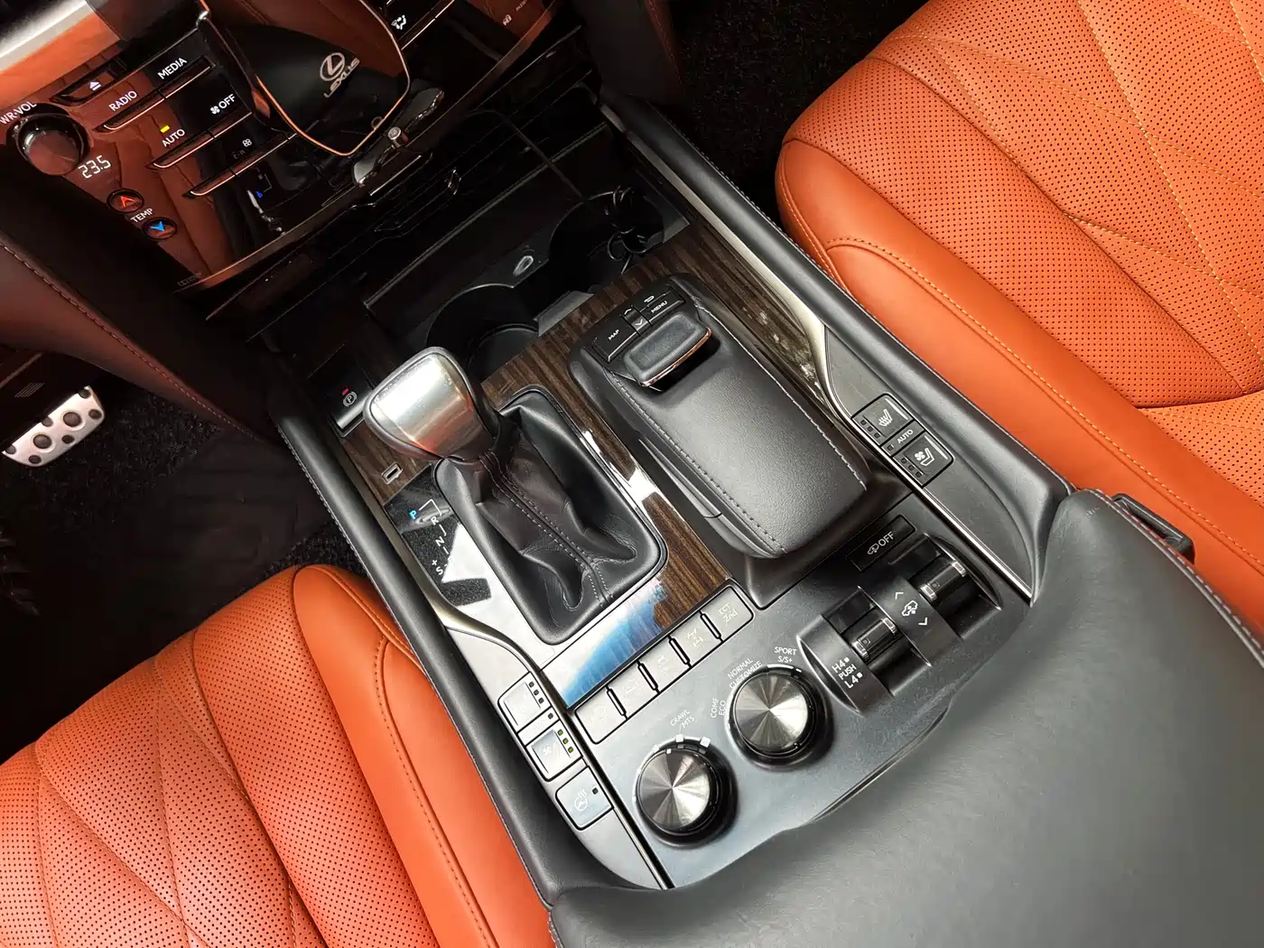 Lexus LX 2019 570 Peak Special Edition фото 8