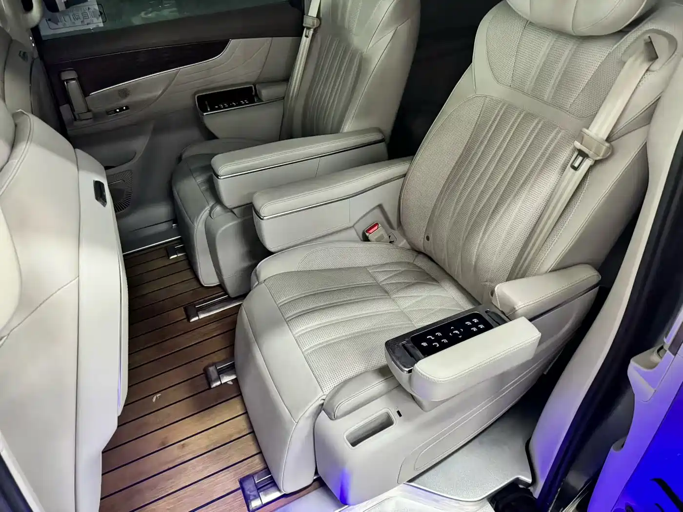 Roewe iMAX8 2023 2023 400TGI Cross Edition