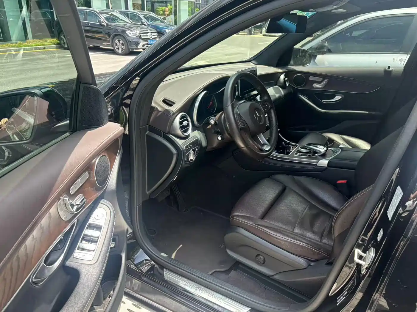 Mercedes-Benz GLC 2016 GLC 300 4MATIC Dynamic фото 2