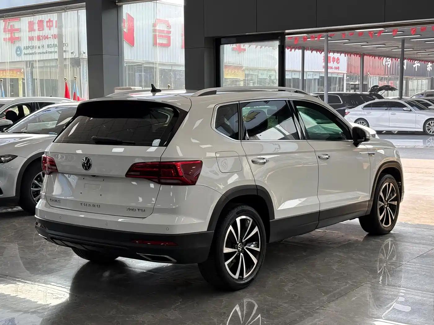 Volkswagen Tharu 2022 280TSI FWD Luxury Edition фото 17