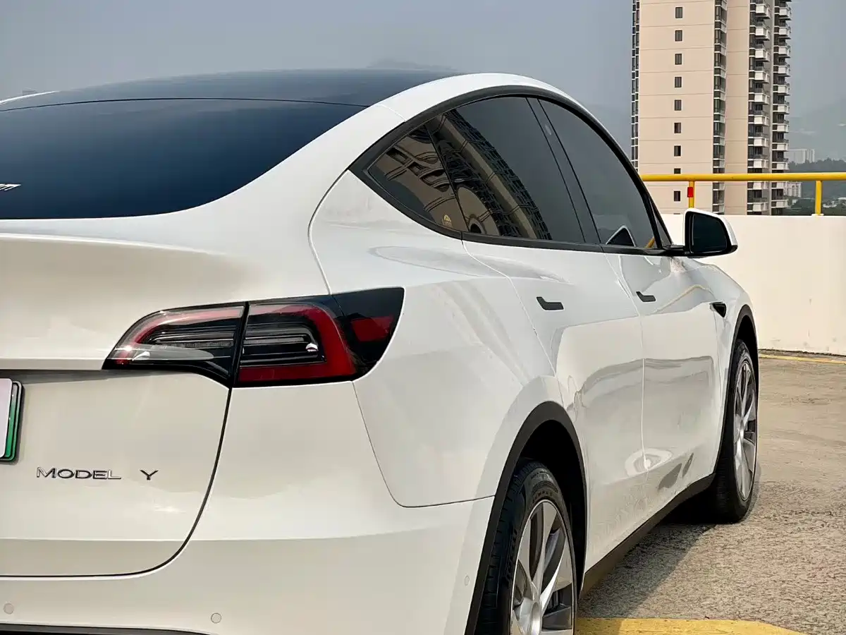 Фото 6 - Tesla Model Y
