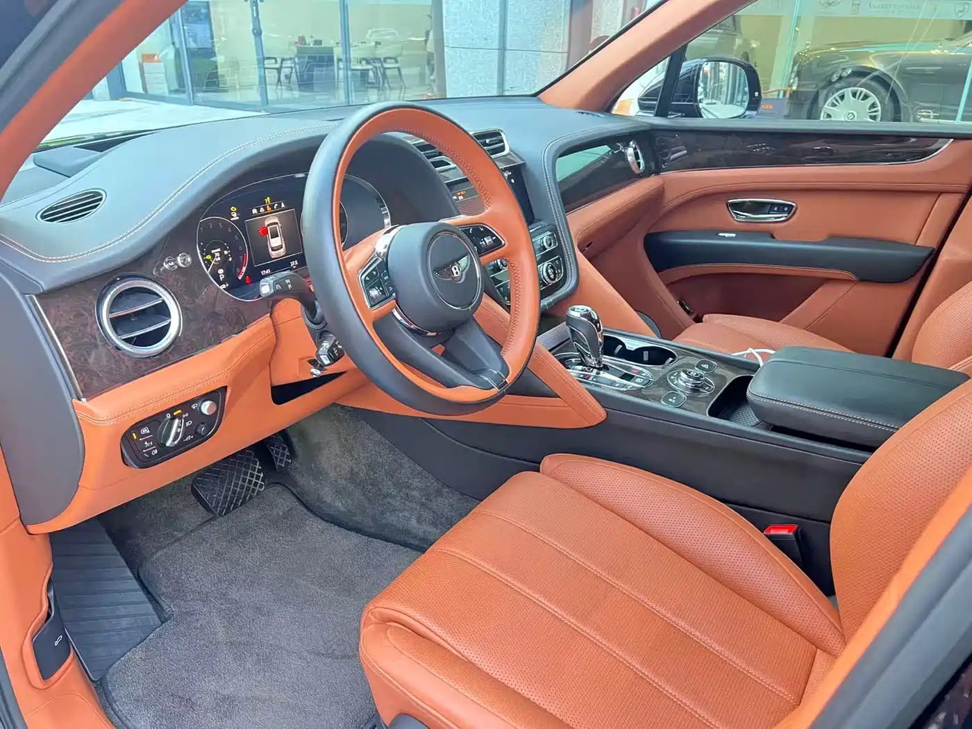 BENTLEY TIMYUE PLUG-IN HYBRID