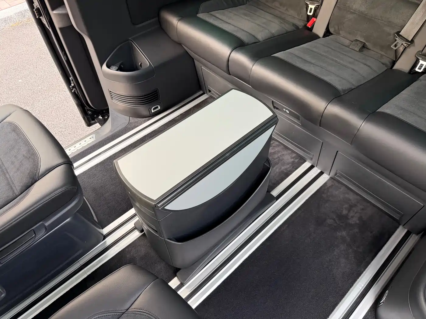 Volkswagen Multivan 2018 2.0TSI 4WD Premium Edition 7-Seater фото 21