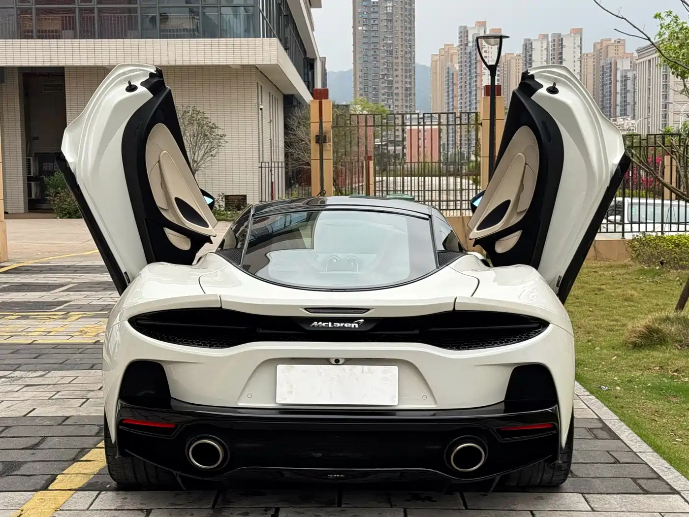 MCLAREN GT