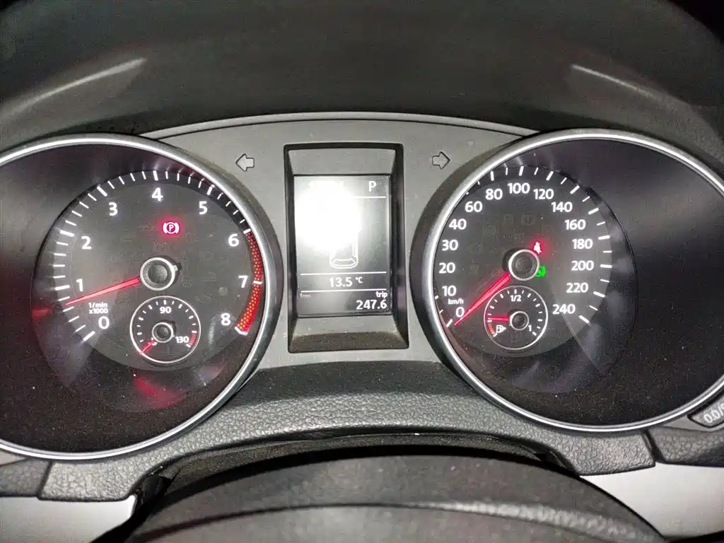 Volkswagen Golf (Import) 2011 1.4TSI Comfort Wagon фото 4