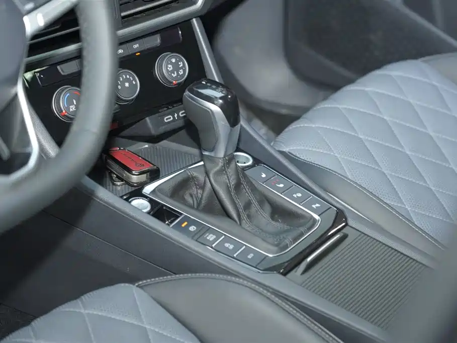 Volkswagen Sagitar 2023 300TSI DSG Surpassing Edition фото 14