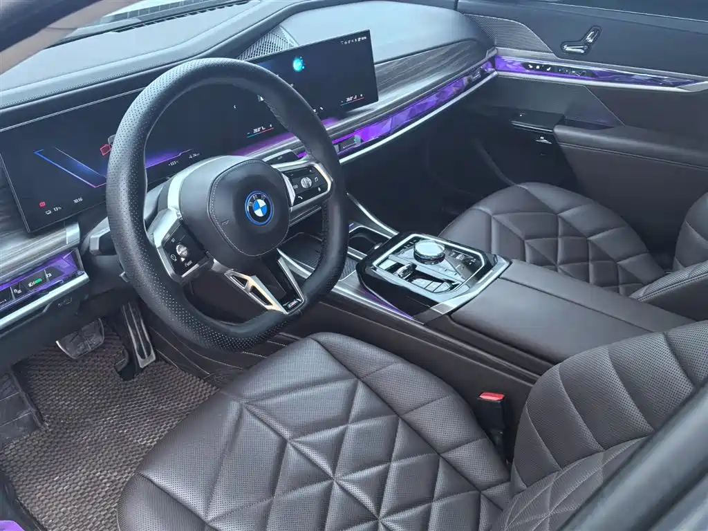 BMW I7