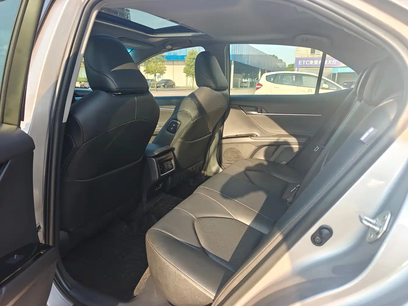 Toyota Camry 2021 2.0G Luxury Edition фото 16