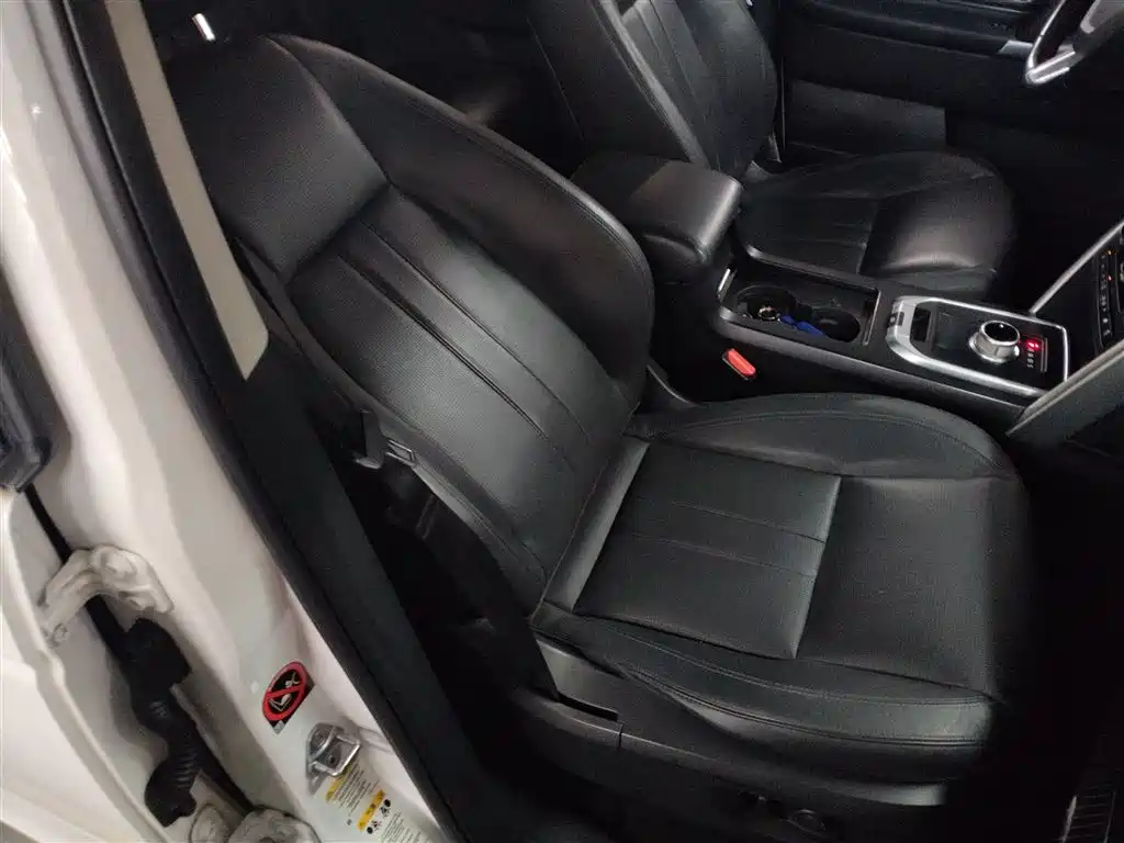 Land Rover Discovery Sport 2016 2.0T SE фото 4