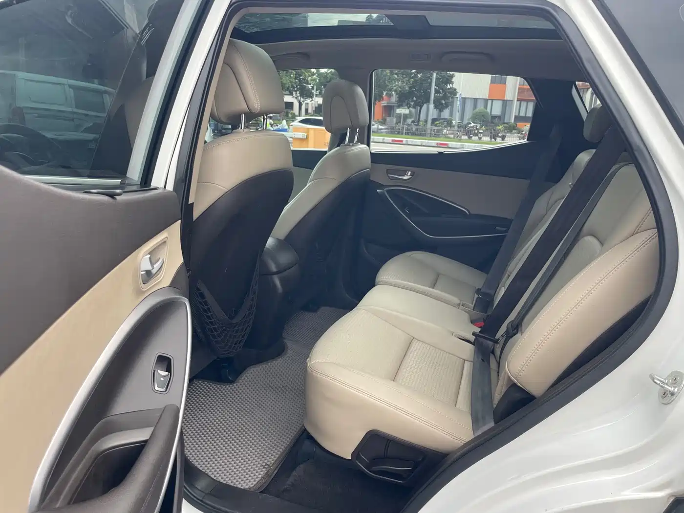 Hyundai Santa Fe 2014 2013 Model 2.4L Automatic 2WD Smart