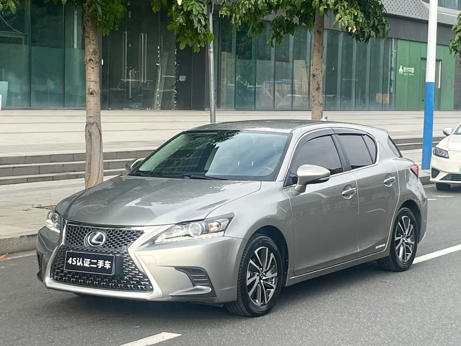 Фото 1 - Lexus CT