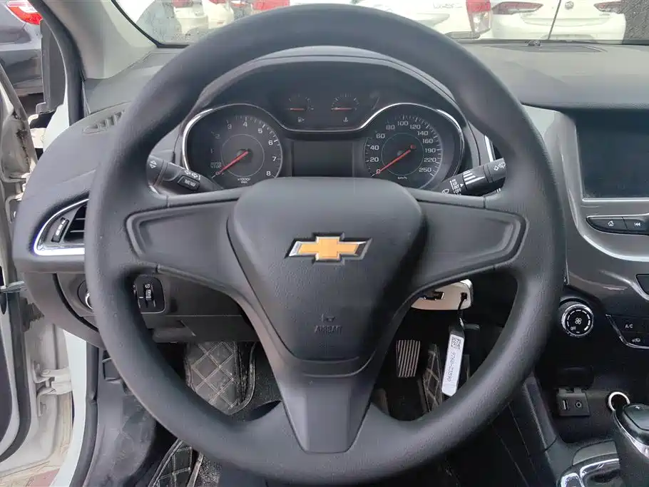 Chevrolet Cruze 2017 1.5L Automatic Pioneer Sunroof фото 15