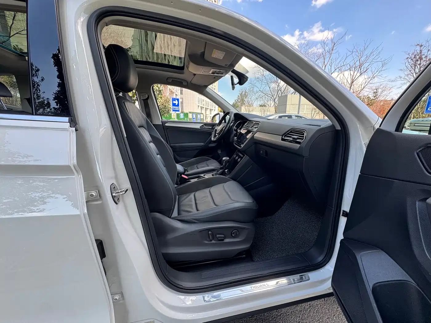 Volkswagen Tiguan L 2021 330TSI Automatic 2WD Smart фото 16
