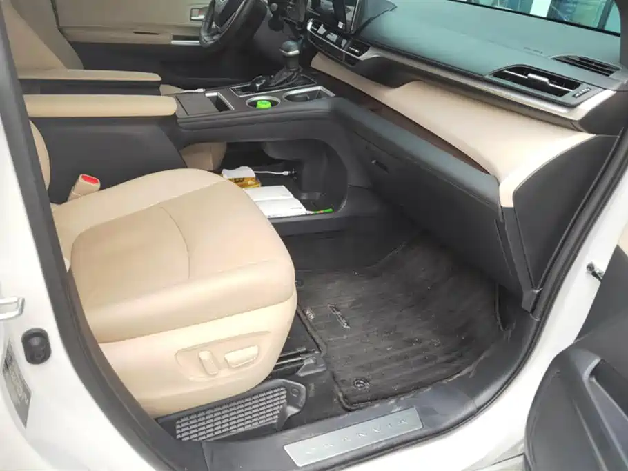 Toyota Granvia 2023 2.5L Hybrid Prestige PLUS Edition фото 8