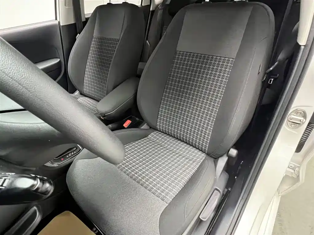 Volkswagen Polo 2014 1.6L Automatic Comfort Edition фото 4