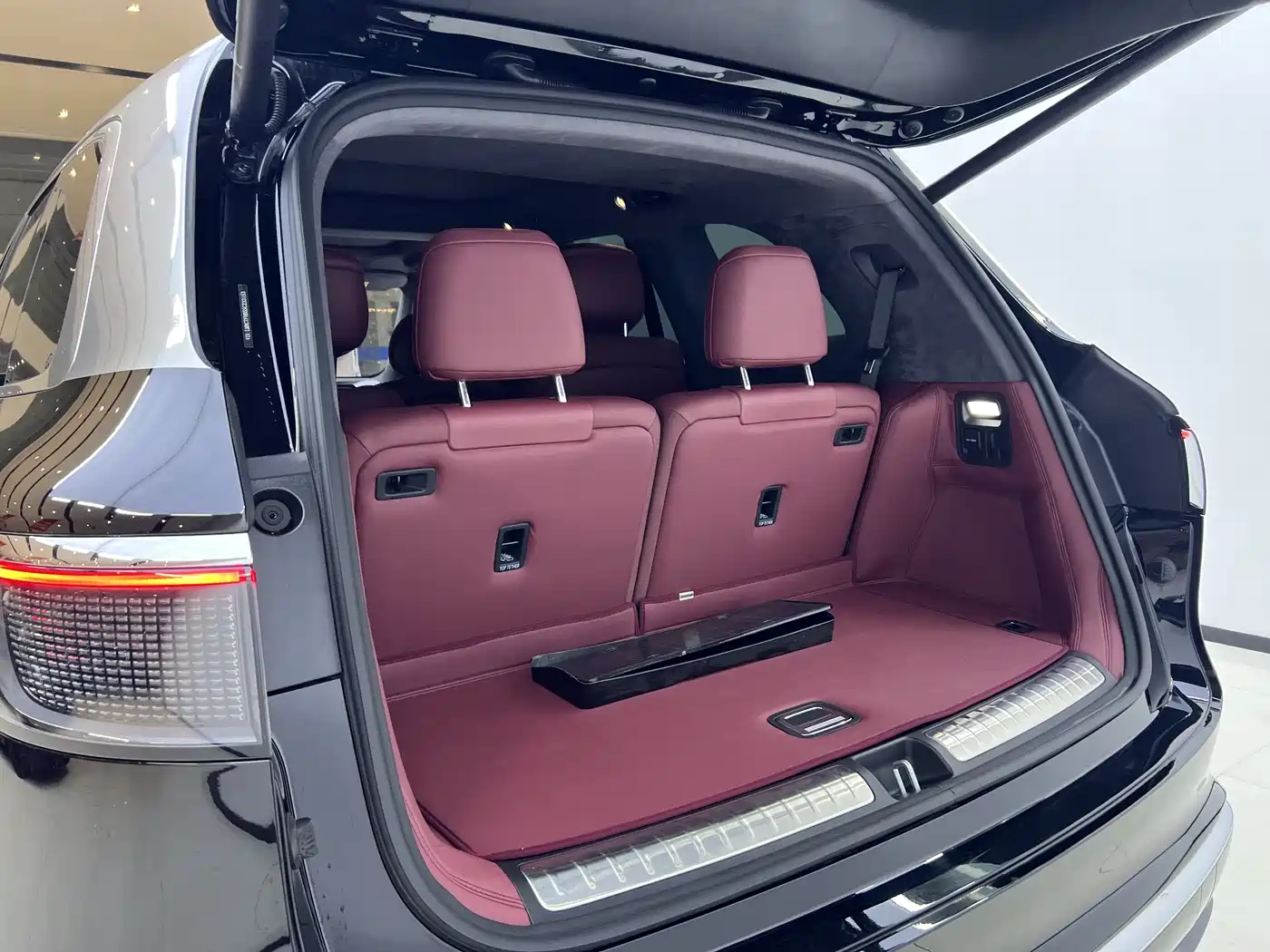 AITO Wenjie AITO M8 2025 Pure Electric Max+ 6-seater AWD фото 11