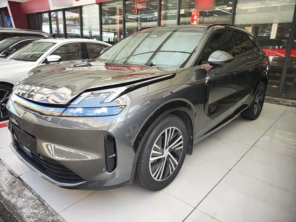 Lynk & Co 08 EM-P 2023