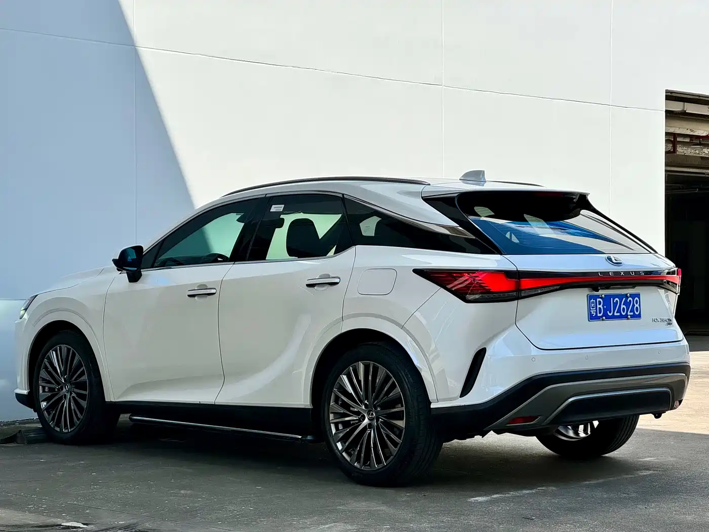 Lexus RX 2023 350h 4WD Pure Edition фото 17