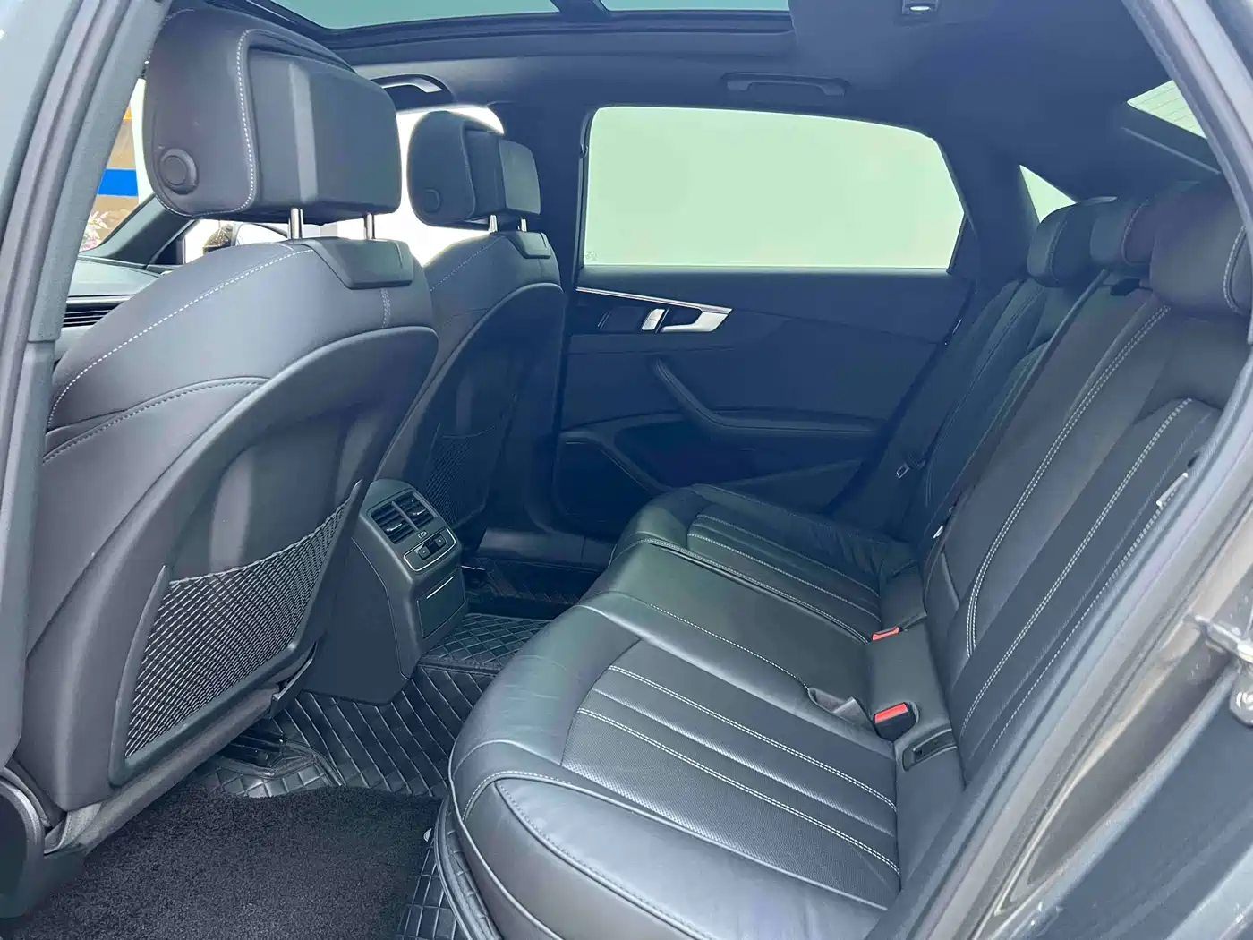 Audi A4L 2023 40 TFSI Luxury Sport фото 11