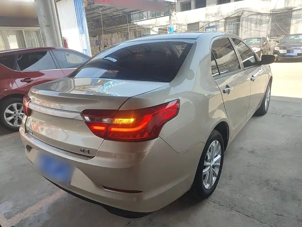 Фото 7 - Geely Vision