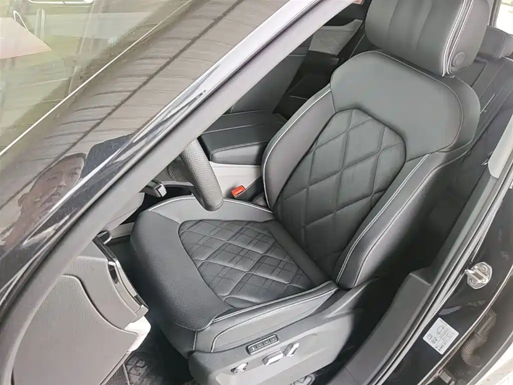 Volkswagen Teramont 2024 380TSI 4WD Dragon Glory Edition фото 15