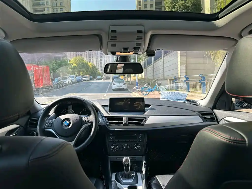 BMW X1 2014 sDrive18i Fashion Edition фото 4