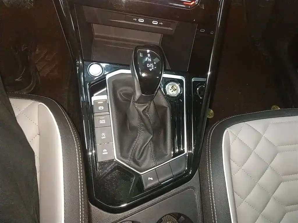 Volkswagen Tayron 2024 330TSI 2WD Luxury Plus Advanced фото 6