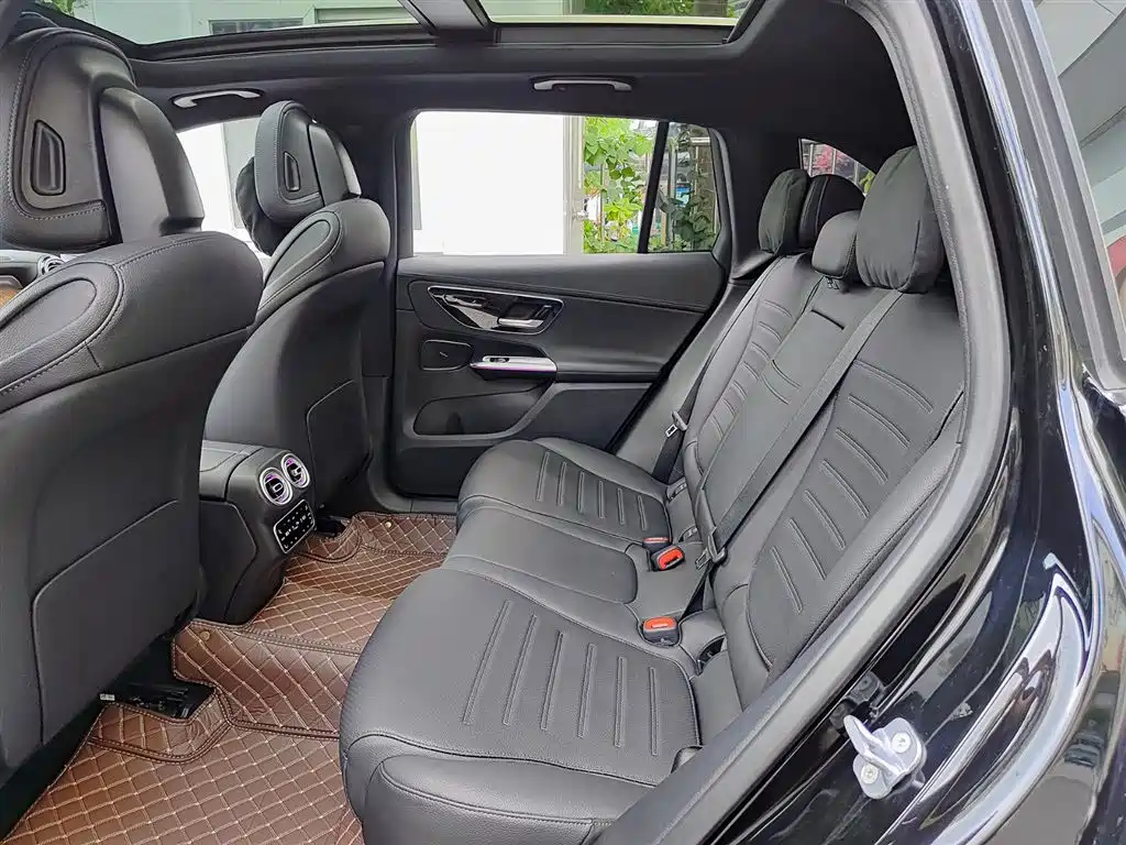 Mercedes-Benz GLC 2023 GLC 300 L 4MATIC Sport 5-Seater фото 8