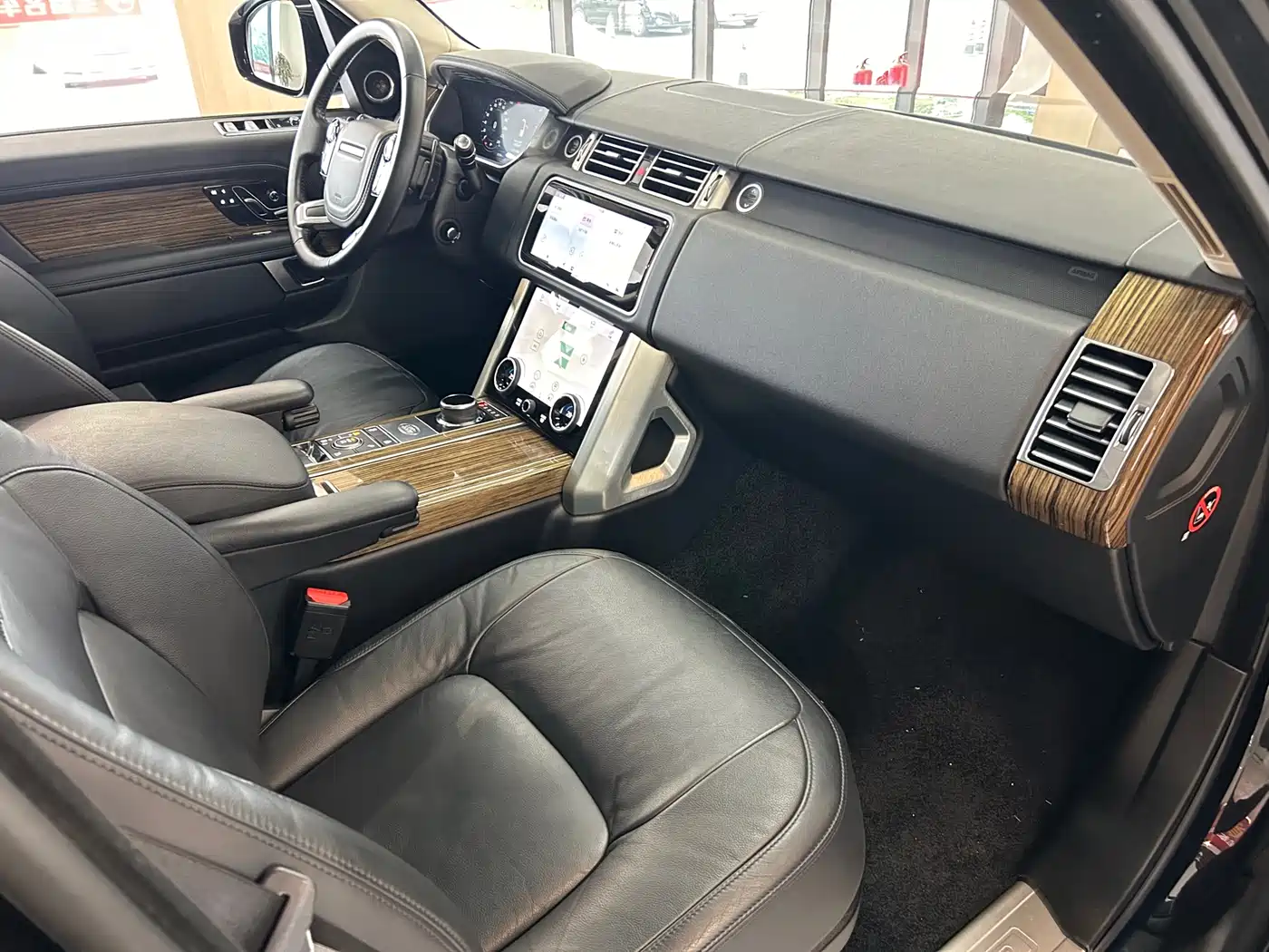 Land Rover Range Rover 2019 3.0 SC V6 Golden Age Edition фото 22
