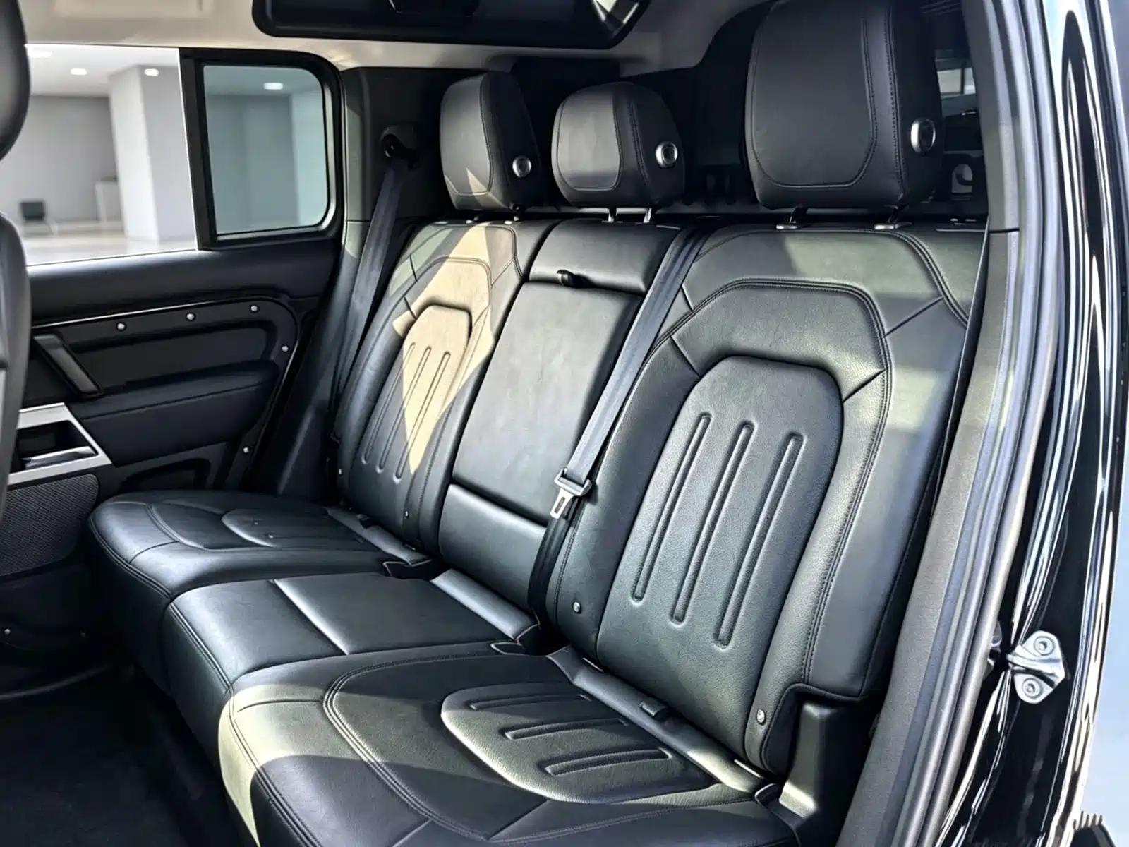 Photo 3 - Land Rover Defender