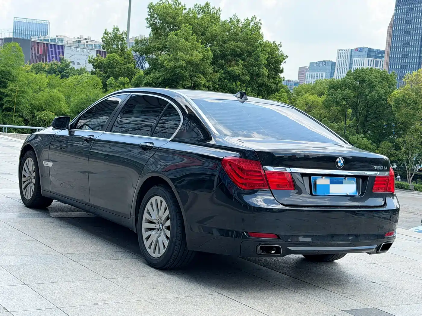 Photo 4 - BMW 7 Series