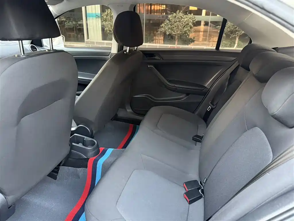 Volkswagen Jetta 2015 Quality Edition 1.4L Manual Fashion фото 12