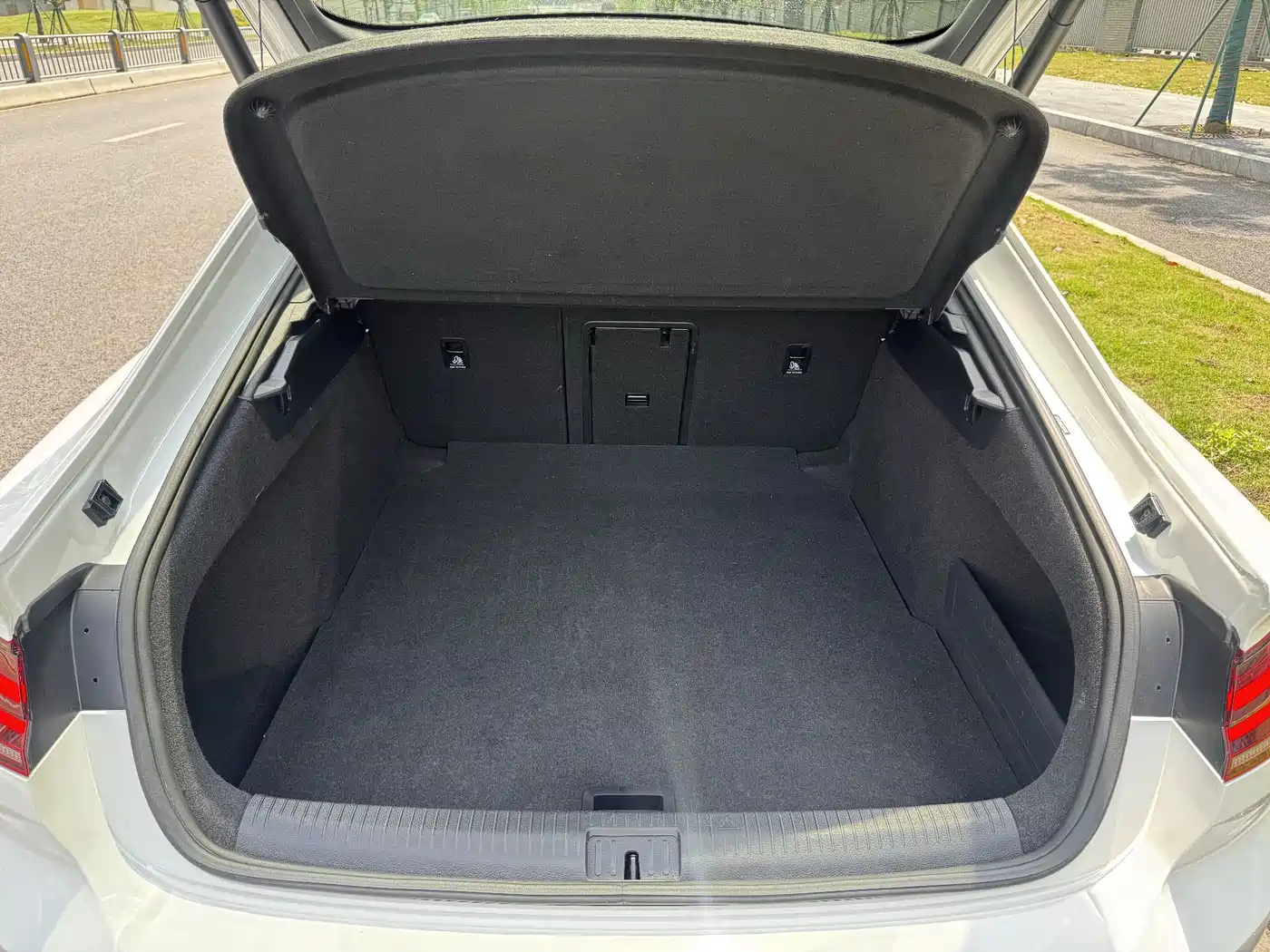 Volkswagen FAW-Volkswagen CC 2020 330TSI Glamour Version China VI фото 13