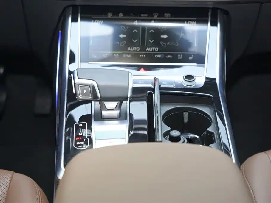 Audi Q8 2022 55 TFSI Luxury Dynamic фото 7