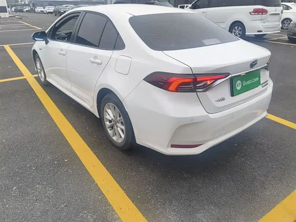 Toyota Corolla 2021 Hybrid 1.8L E-CVT Elite Edition фото 5