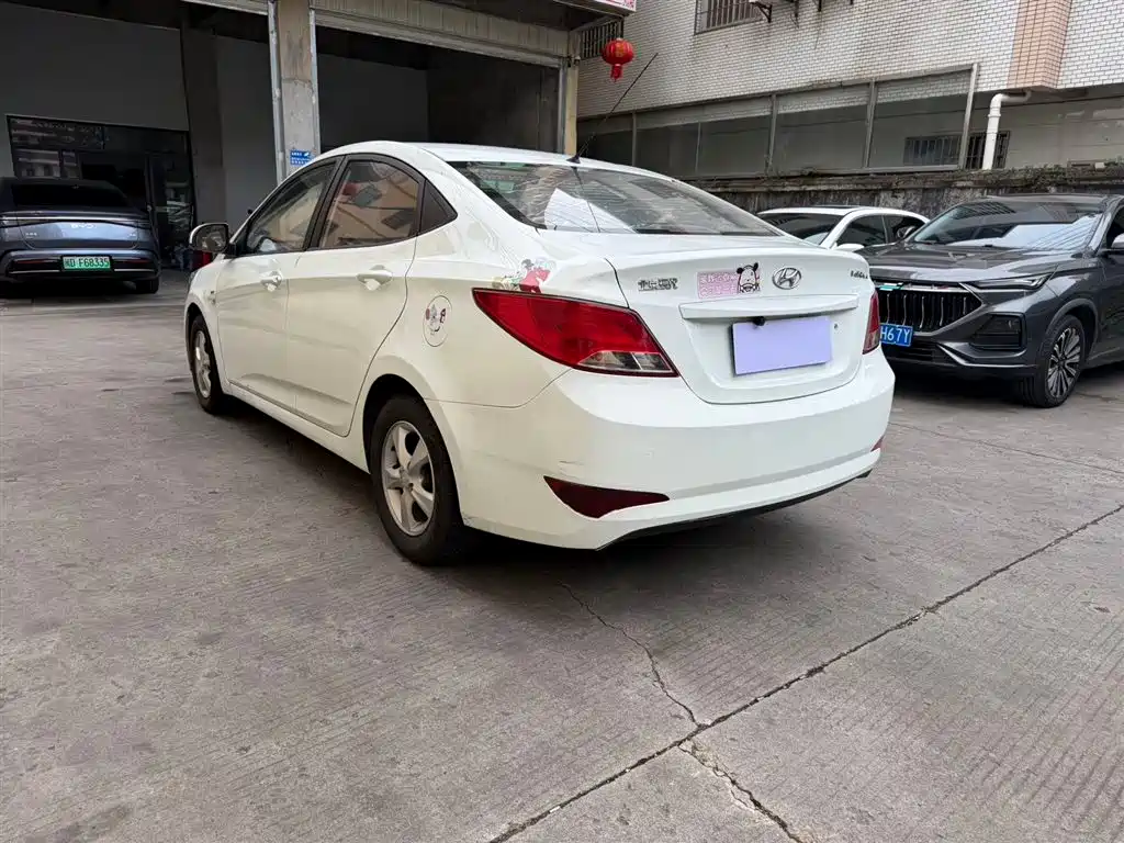 Hyundai Verna 2014 1.4L Automatic Smart GLS фото 9
