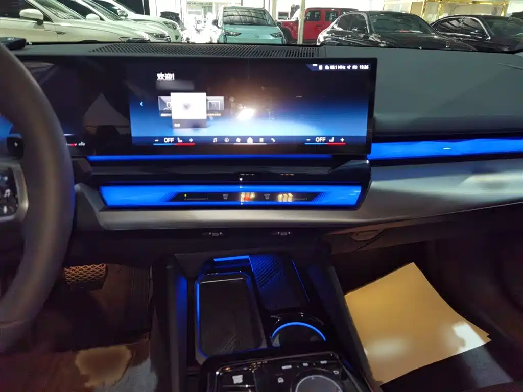 BMW 5 Series 2024 530Li Leading M Sport Package фото 5