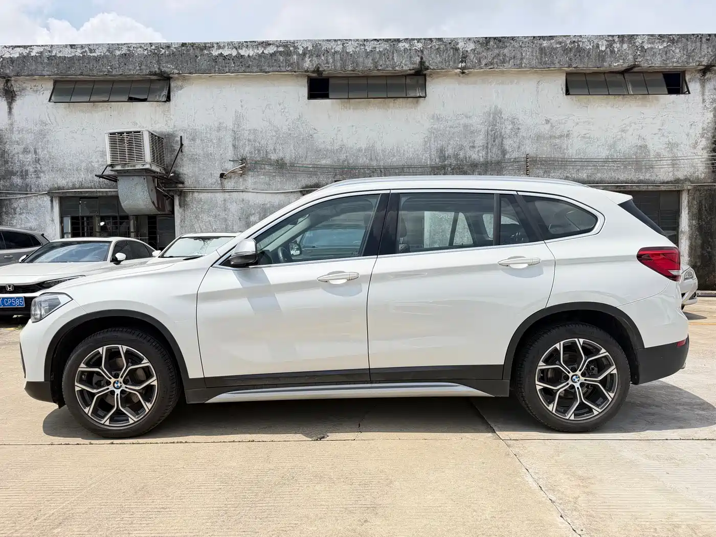 BMW X1 2022 sDrive20Li Premium фото 7