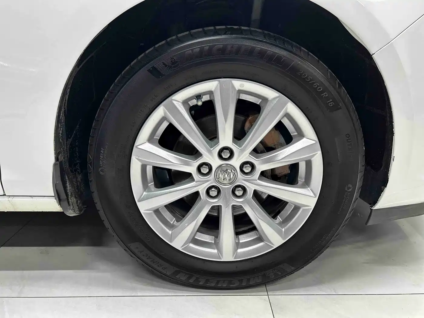 Фото 17 - Buick Excelle