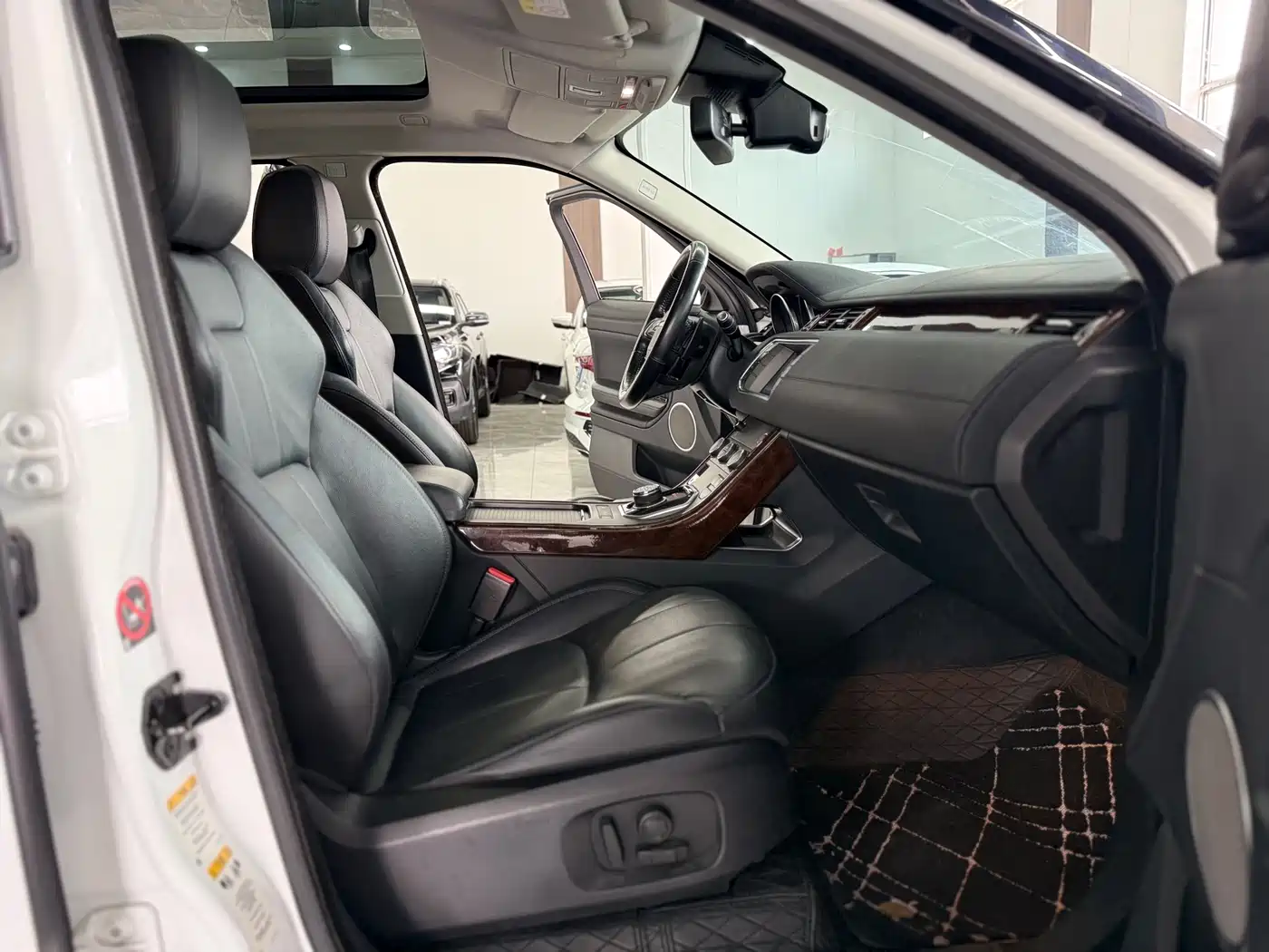 Land Rover Range Rover Evoque 2017 2.0T SE Smart Shine Edition фото 20