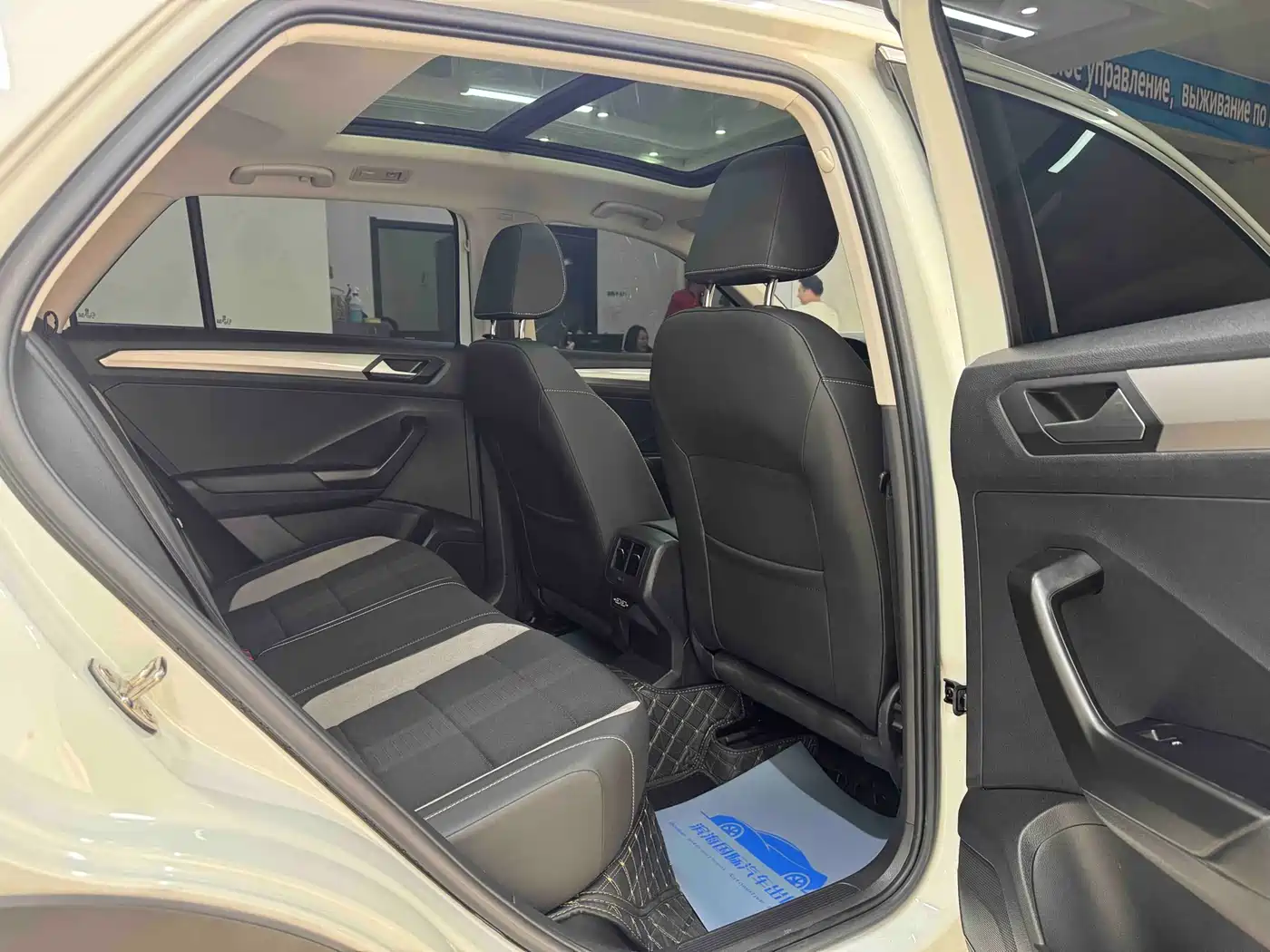 VOLKSWAGEN T ROC EXPLORING SONGS