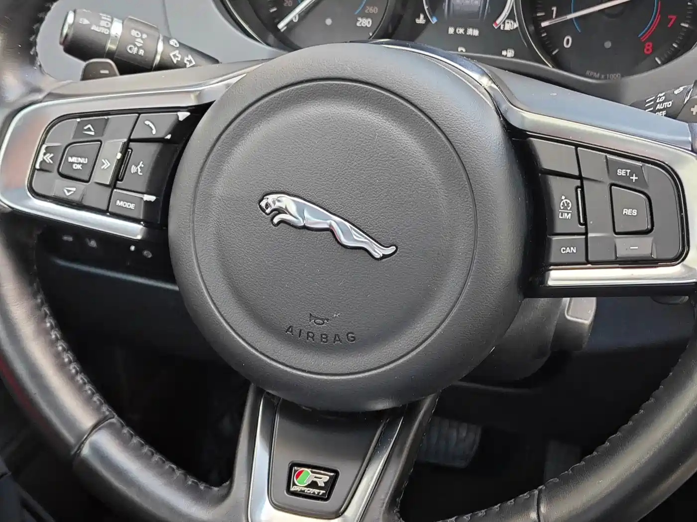 Фото 7 - Jaguar F-PACE
