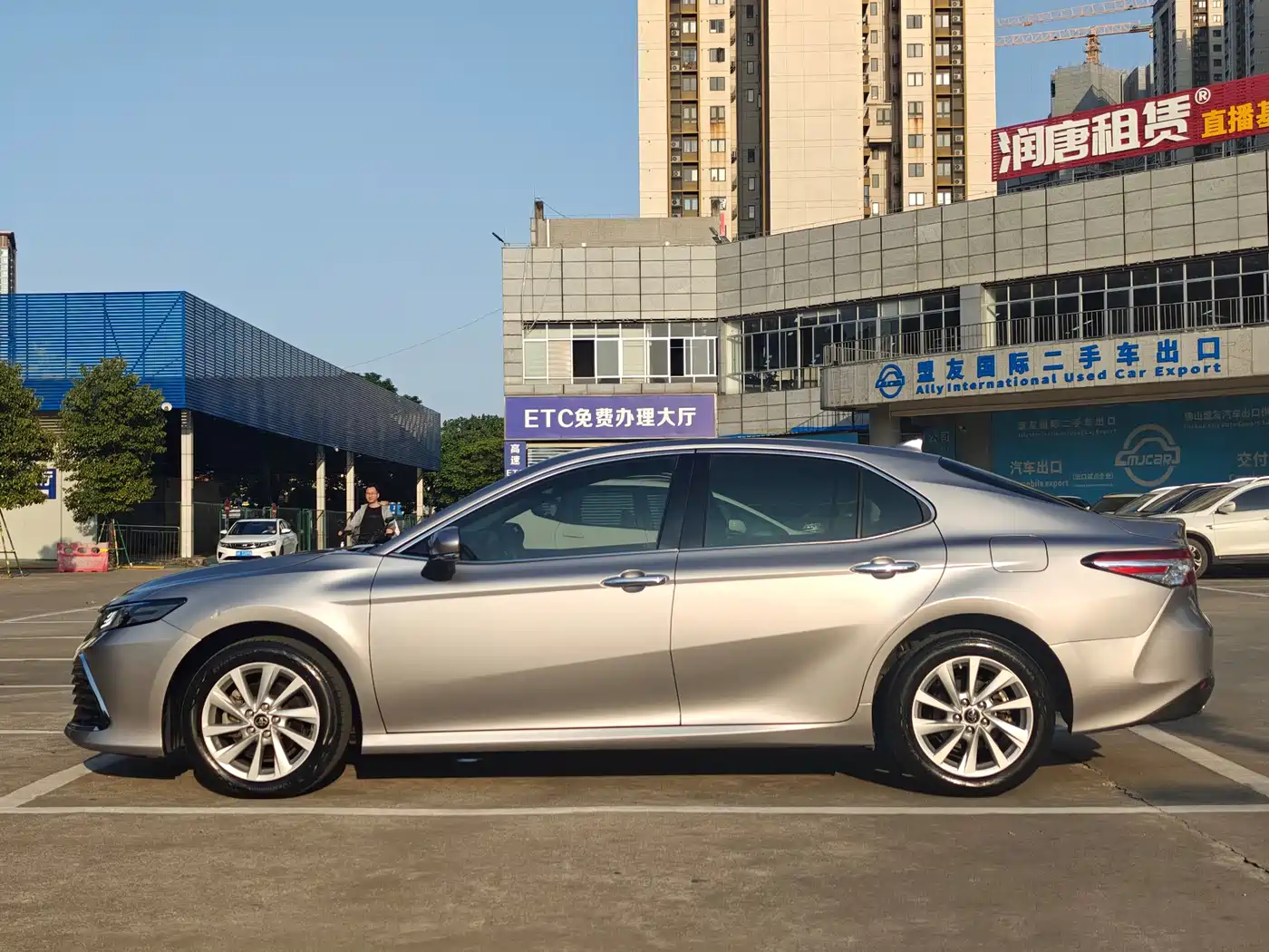 Toyota Camry 2021 2.0G Luxury Edition фото 5