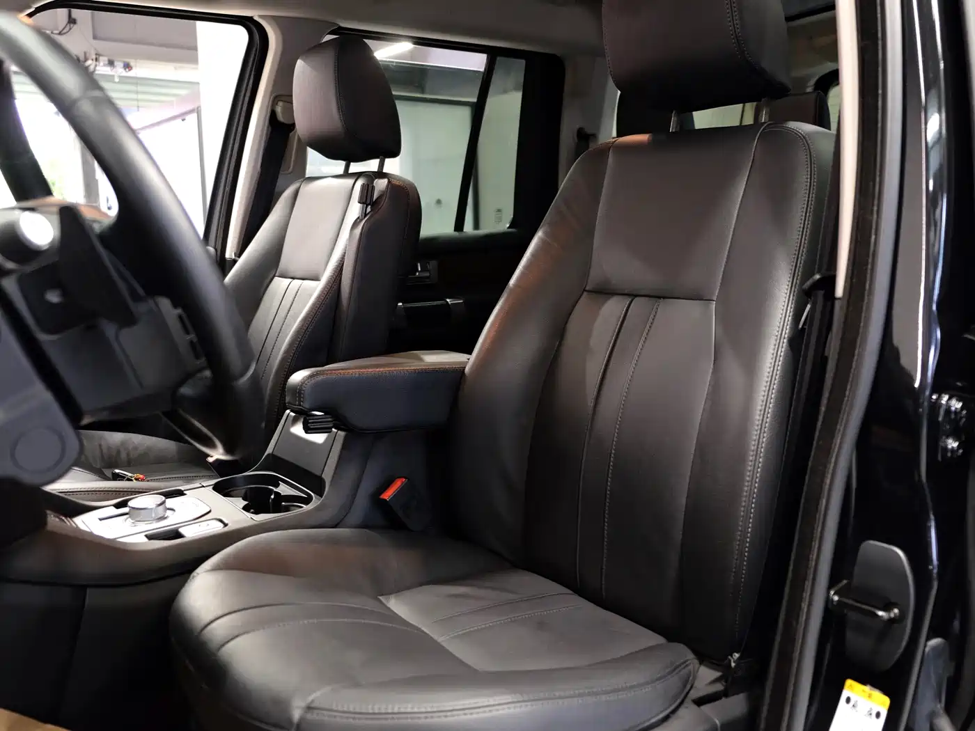 Land Rover Discovery 2015 3.0 SC V6 HSE Luxury фото 24