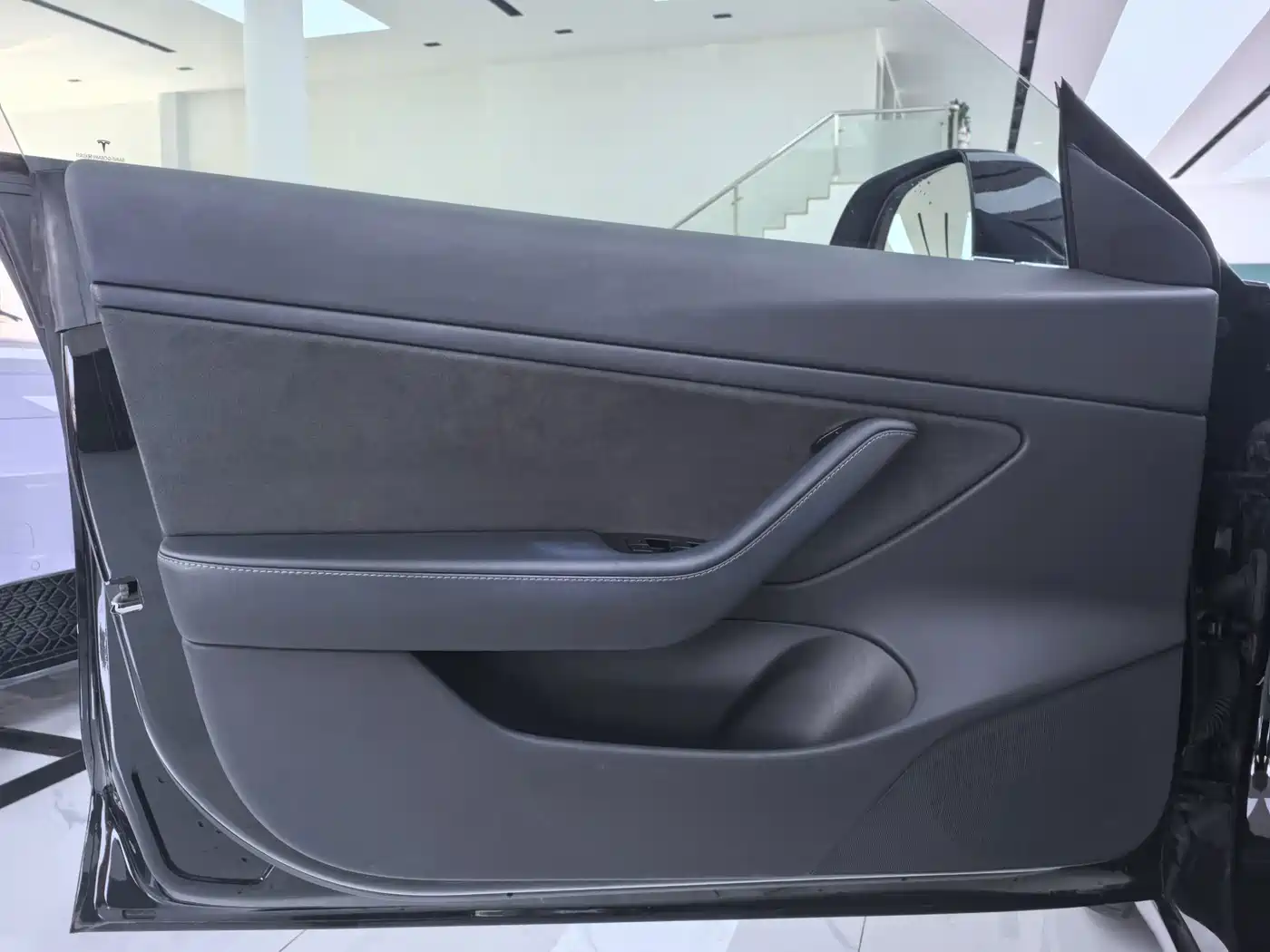 Tesla Model 3 (Import) 2019 2019 Long Range RWD Version
